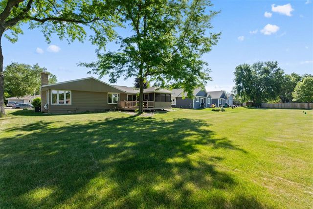 445 E Harvard STREET, Oconomowoc, WI 53066