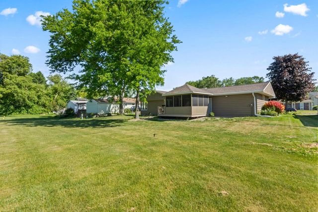 445 E Harvard STREET, Oconomowoc, WI 53066