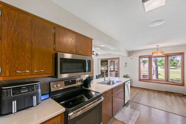 445 E Harvard STREET, Oconomowoc, WI 53066