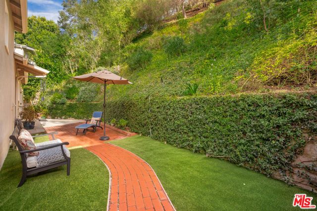 9720 Yoakum Drive, Beverly Hills, CA 90210