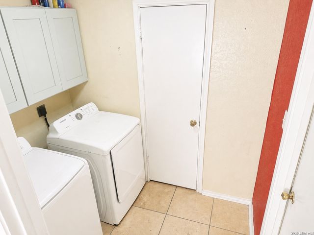 9643 SEKULA DR, San Antonio, TX 78250