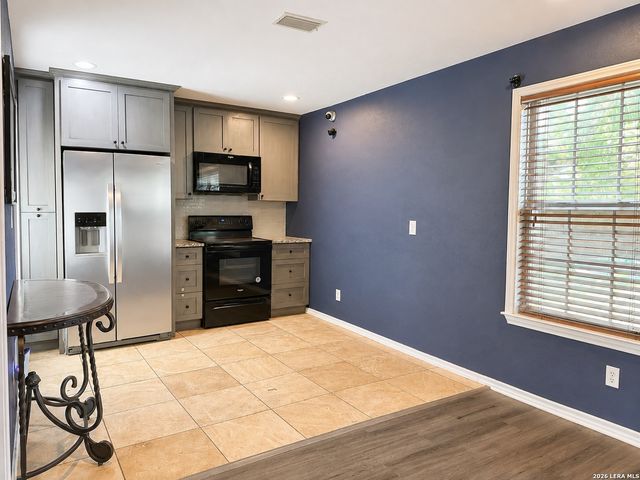 9643 SEKULA DR, San Antonio, TX 78250