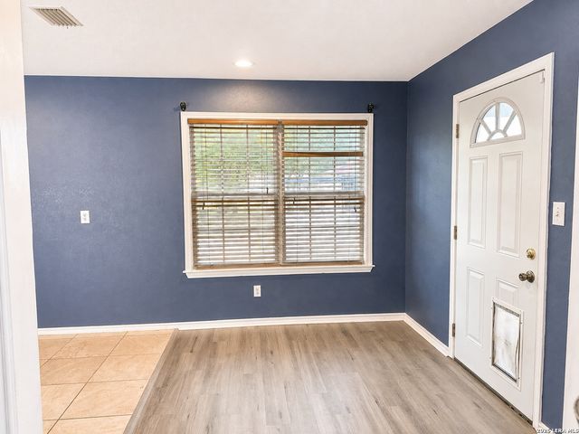 9643 SEKULA DR, San Antonio, TX 78250