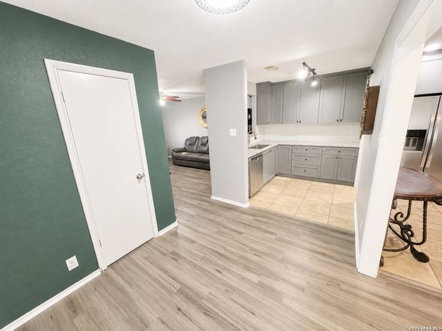 9643 SEKULA DR, San Antonio, TX 78250