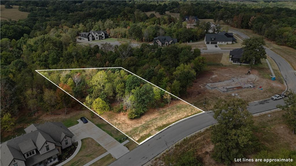 6131 W Primeark Horizon Drive, Fayetteville, AR 72704