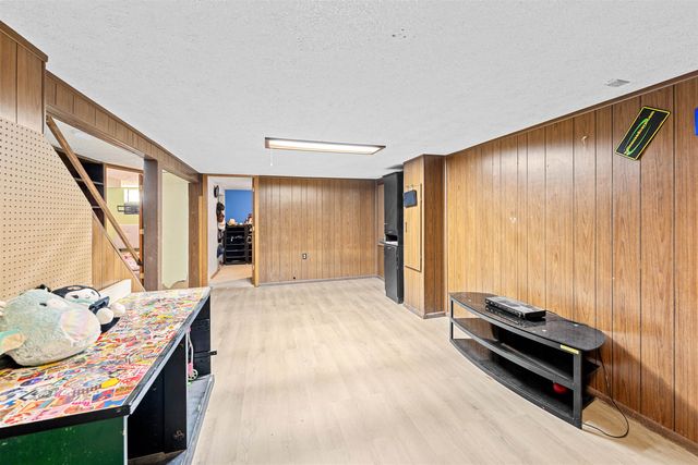 366 Maple Ave, Salina, KS 67401