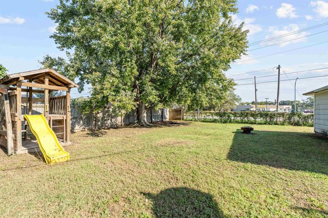 366 Maple Ave, Salina, KS 67401