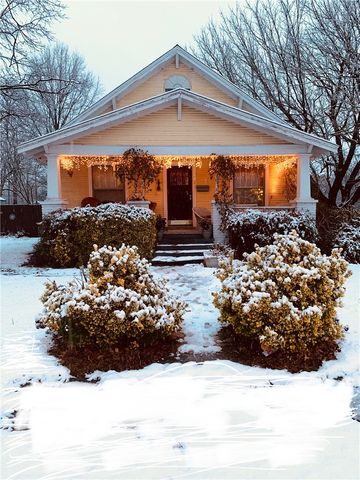 402 W Center Avenue, Springdale, AR 72764