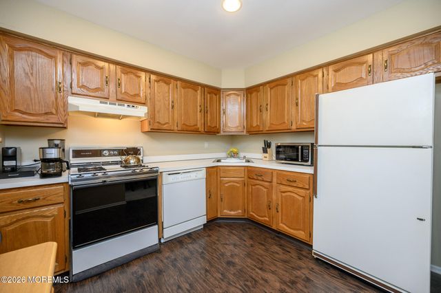 182 Edinburgh Court, Matawan, NJ 07747