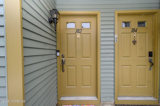 182 Edinburgh Court, Matawan, NJ 07747