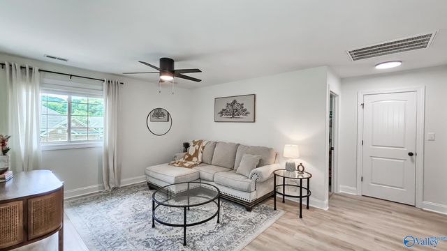 6609 Emmett Drive, Owens Cross Roads, AL 35763