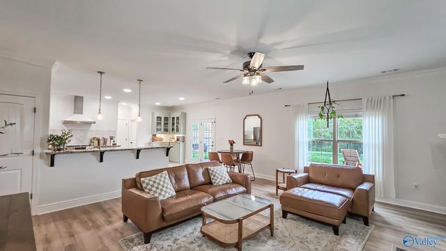 6609 Emmett Drive, Owens Cross Roads, AL 35763