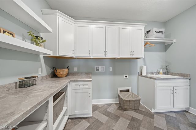 8872 Scotsbury Glen Street NW, Massillon, OH 44646