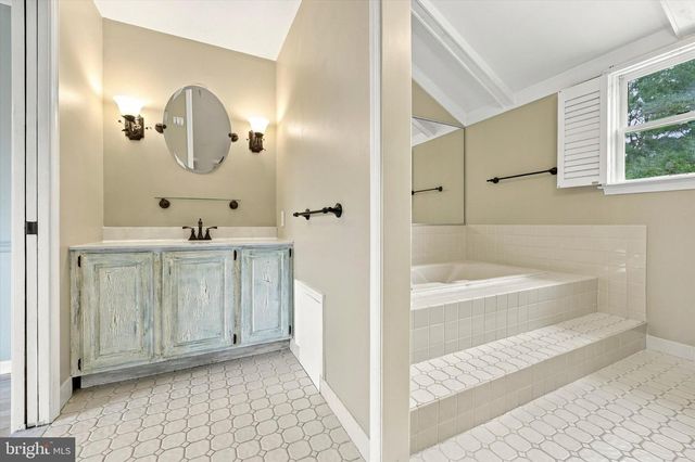 1573 SILO RD, Yardley, PA 19067