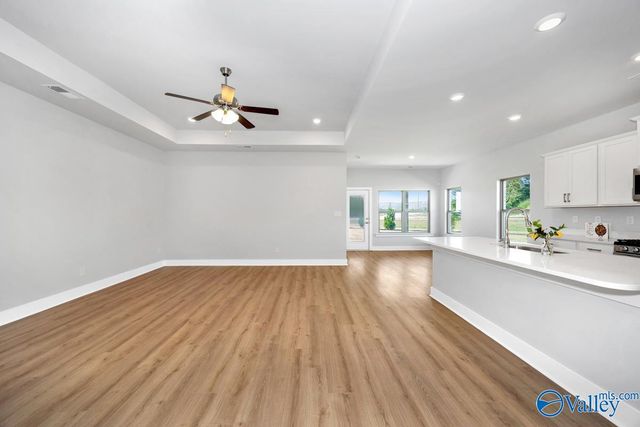 9522 Hampton Oak Drive SE, Owens Cross Roads, AL 35763