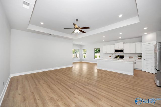 9522 Hampton Oak Drive SE, Owens Cross Roads, AL 35763