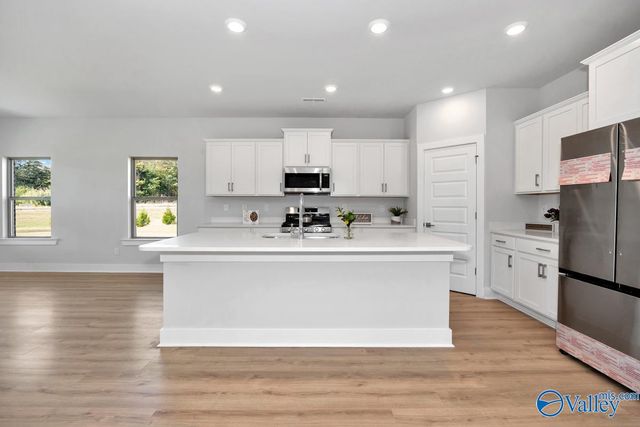 9522 Hampton Oak Drive SE, Owens Cross Roads, AL 35763