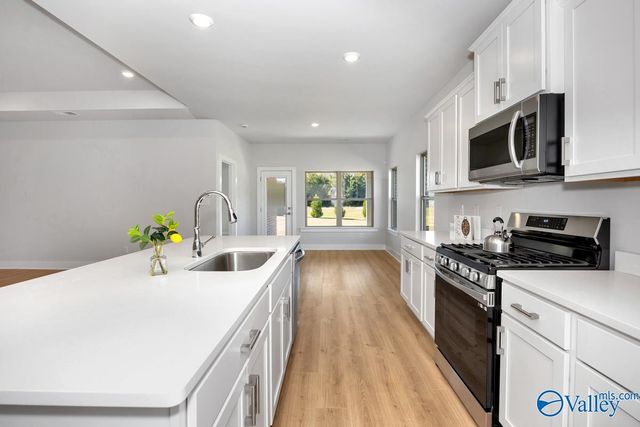 9522 Hampton Oak Drive SE, Owens Cross Roads, AL 35763