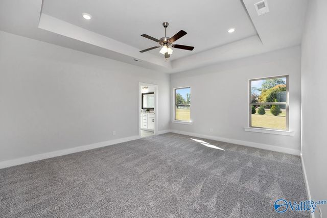 9522 Hampton Oak Drive SE, Owens Cross Roads, AL 35763