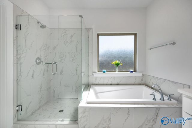 9522 Hampton Oak Drive SE, Owens Cross Roads, AL 35763