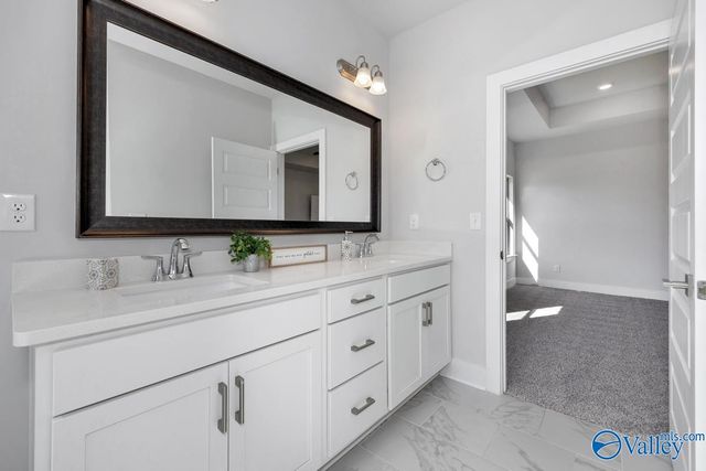 9522 Hampton Oak Drive SE, Owens Cross Roads, AL 35763