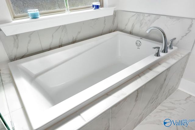 9522 Hampton Oak Drive SE, Owens Cross Roads, AL 35763