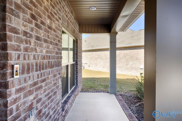 9522 Hampton Oak Drive SE, Owens Cross Roads, AL 35763