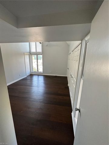 696 Mowbray Arch Apt 540, Norfolk, VA 23507