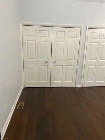 696 Mowbray Arch Apt 540, Norfolk, VA 23507