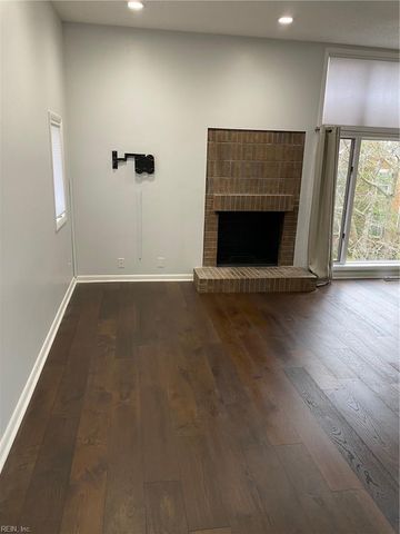 696 Mowbray Arch Apt 540, Norfolk, VA 23507