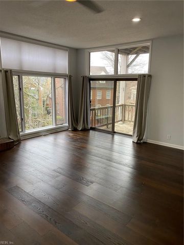 696 Mowbray Arch Apt 540, Norfolk, VA 23507