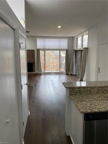 696 Mowbray Arch Apt 540, Norfolk, VA 23507
