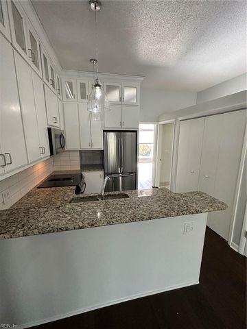 696 Mowbray Arch Apt 540, Norfolk, VA 23507