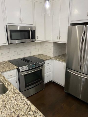 696 Mowbray Arch Apt 540, Norfolk, VA 23507