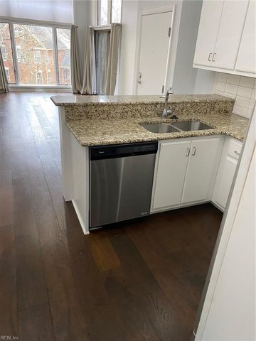 696 Mowbray Arch Apt 540, Norfolk, VA 23507