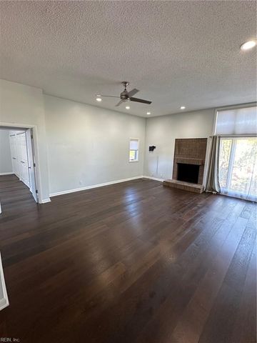 696 Mowbray Arch Apt 540, Norfolk, VA 23507