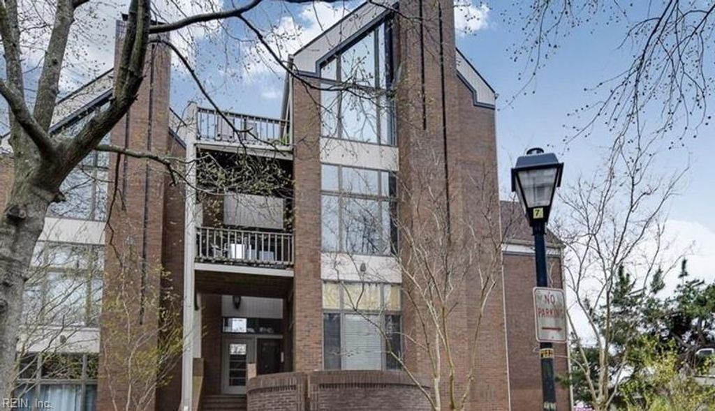 696 Mowbray Arch Apt 540, Norfolk, VA 23507