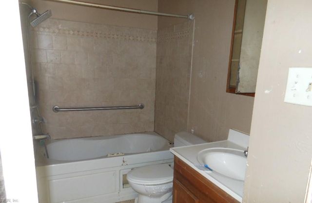 207 Swartmore DR, Hampton, VA 23666