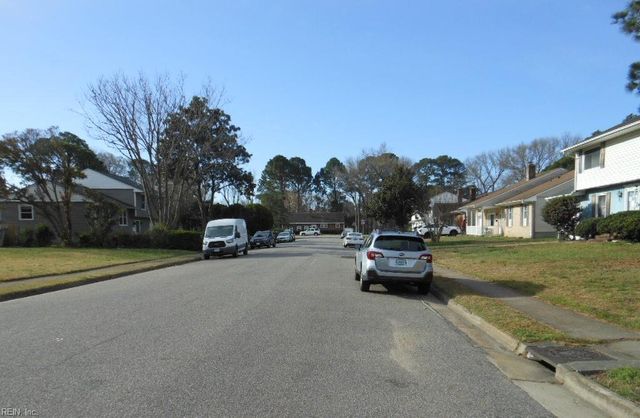 207 Swartmore DR, Hampton, VA 23666