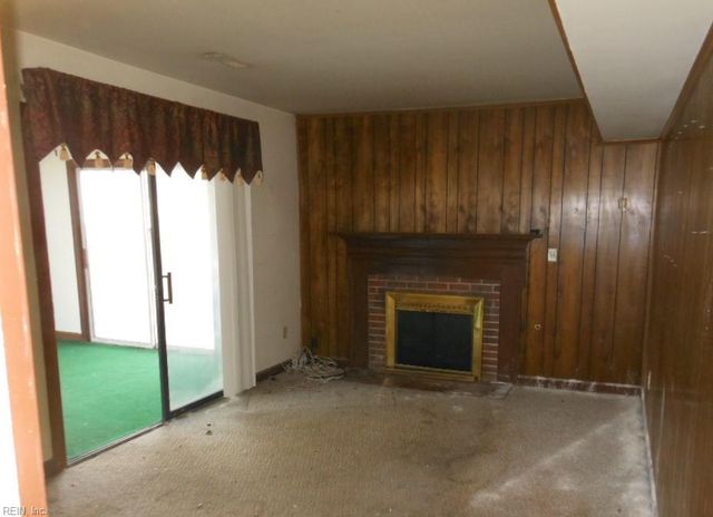 207 Swartmore DR, Hampton, VA 23666