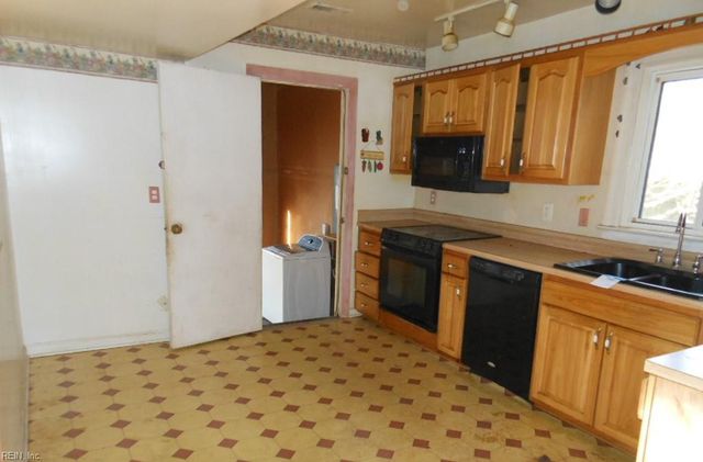 207 Swartmore DR, Hampton, VA 23666