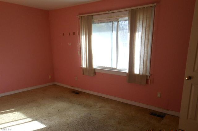 207 Swartmore DR, Hampton, VA 23666