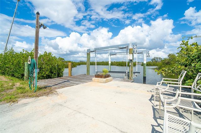 130 CRESTVIEW DRIVE, Englewood, FL 34223