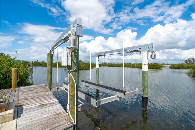 130 CRESTVIEW DRIVE, Englewood, FL 34223