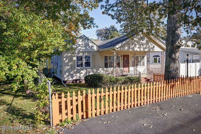 108 W Concourse, Keyport, NJ 07735