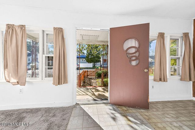 108 W Concourse, Keyport, NJ 07735