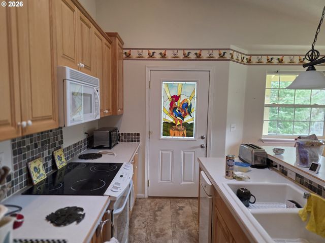 1909 W DUKE Rd, Sutherlin, OR 97479