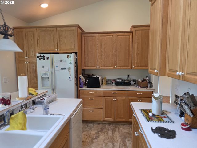 1909 W DUKE Rd, Sutherlin, OR 97479