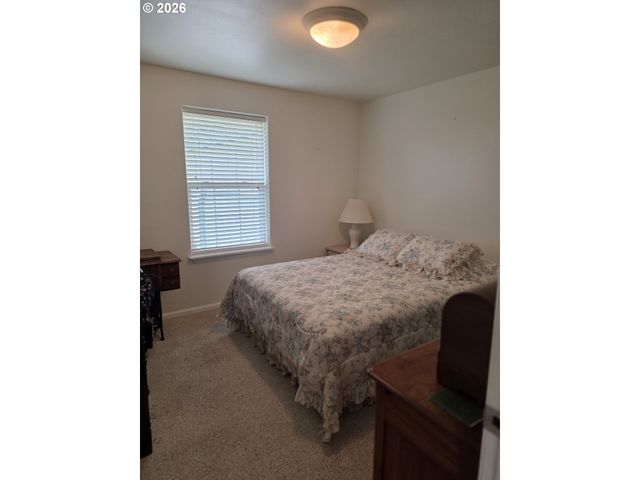 1909 W DUKE Rd, Sutherlin, OR 97479