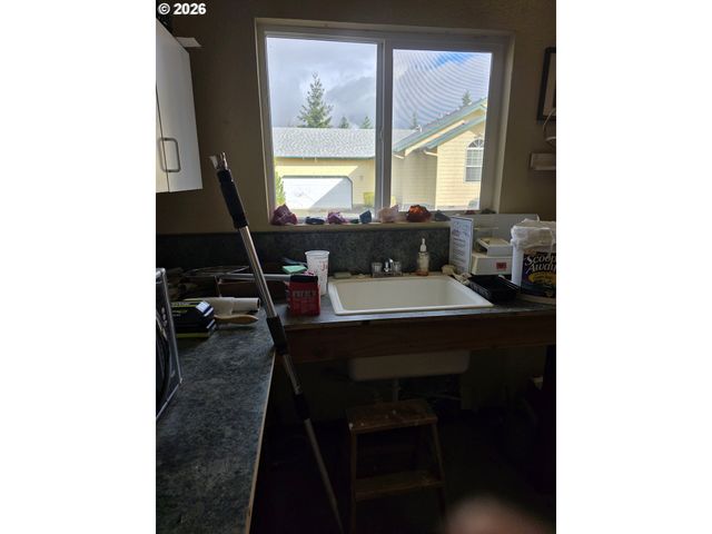 1909 W DUKE Rd, Sutherlin, OR 97479